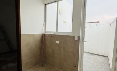 CASA EN RENTA EN ESQUINA CON RECÁMARA EN PLANTA BAJA LOMAS DE ANGELÓPOLIS
