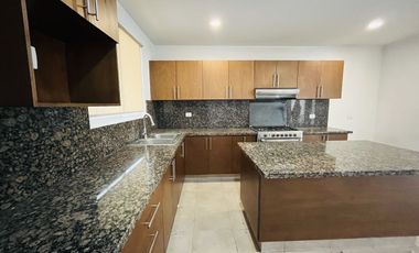 CASA EN RENTA EN ESQUINA CON RECÁMARA EN PLANTA BAJA LOMAS DE ANGELÓPOLIS