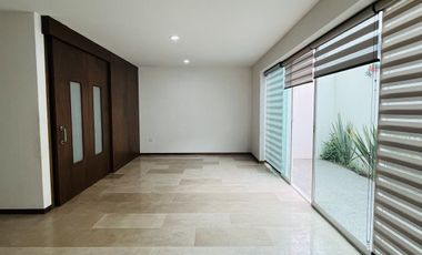 CASA EN RENTA EN ESQUINA CON RECÁMARA EN PLANTA BAJA LOMAS DE ANGELÓPOLIS