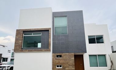 CASA EN RENTA EN ESQUINA CON RECÁMARA EN PLANTA BAJA LOMAS DE ANGELÓPOLIS