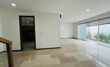 CASA EN RENTA EN ESQUINA CON RECÁMARA EN PLANTA BAJA LOMAS DE ANGELÓPOLIS
