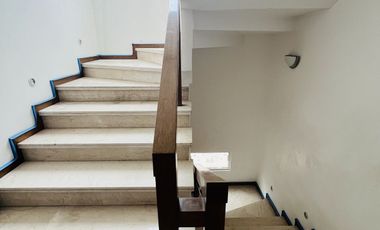 CASA EN RENTA EN ESQUINA CON RECÁMARA EN PLANTA BAJA LOMAS DE ANGELÓPOLIS