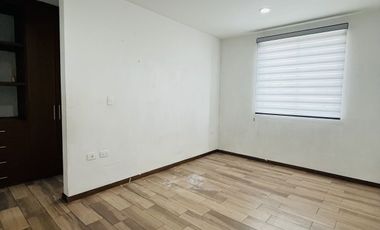 CASA EN RENTA EN ESQUINA CON RECÁMARA EN PLANTA BAJA LOMAS DE ANGELÓPOLIS