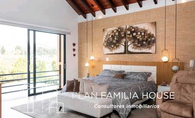 Grandiosa casa en venta de 1.369 M2 de lote en Cajicá