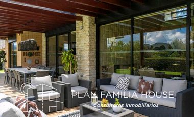 Grandiosa casa en venta de 1.369 M2 de lote en Cajicá