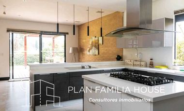 Grandiosa casa en venta de 1.369 M2 de lote en Cajicá