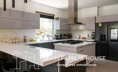 Grandiosa casa en venta de 1.369 M2 de lote en Cajicá