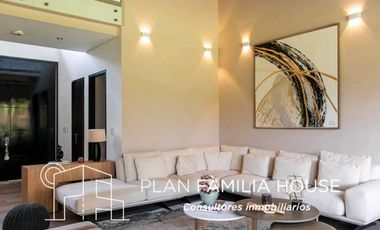 Grandiosa casa en venta de 1.369 M2 de lote en Cajicá