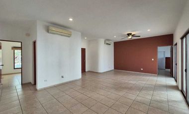 Casa de Una planta en Privada Las Fincas en esquina  en Temozón