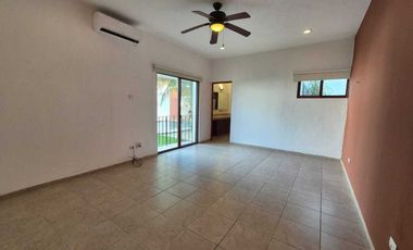 Casa de Una planta en Privada Las Fincas en esquina  en Temozón