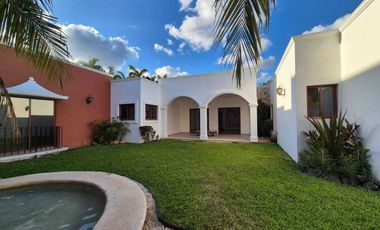 Casa de Una planta en Privada Las Fincas en esquina  en Temozón