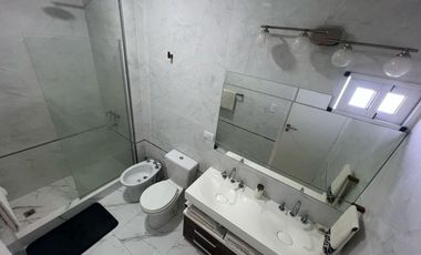 Moderno departamento 3 ambientes con cochera en Costa Azul