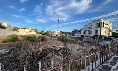 En Renta, 2 Terrenos sobre Av. Pérez Ponce a corta distancia de Paseo de Montejo