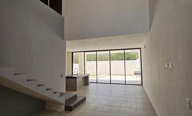 En Venta, Casa en Privada Residencial con 3 Rec, Alberca, Amenidades en Cholul