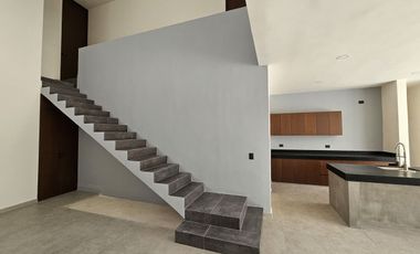 En Venta, Casa en Privada Residencial con 3 Rec, Alberca, Amenidades en Cholul