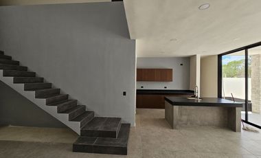 En Venta, Casa en Privada Residencial con 3 Rec, Alberca, Amenidades en Cholul