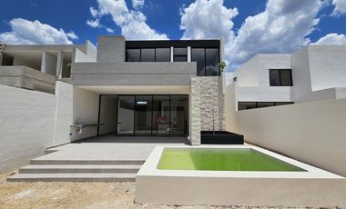 En Venta, Casa en Privada Residencial con 3 Rec, Alberca, Amenidades en Cholul