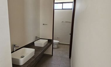 En Venta, Casa en Privada Residencial con 3 Rec, Alberca, Amenidades en Cholul