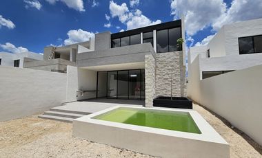 En Venta, Casa en Privada Residencial con 3 Rec, Alberca, Amenidades en Cholul