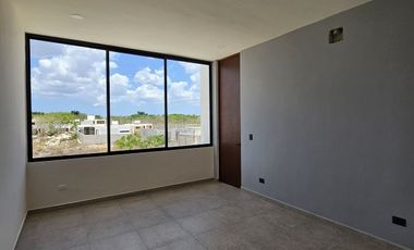 En Venta, Casa en Privada Residencial con 3 Rec, Alberca, Amenidades en Cholul