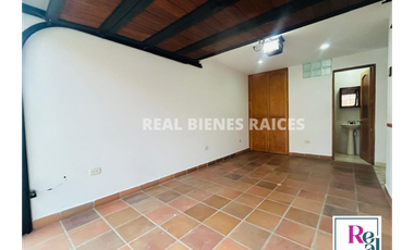  ¡Se Arrienda Casa en Unidad Abierta!