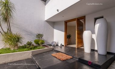 Casa de lujo en venta con alberca 5 habitaciones Residencial Victoria; Expo