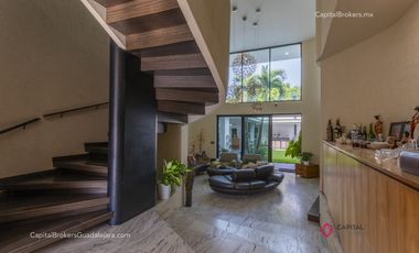 Casa de lujo en venta con alberca 5 habitaciones Residencial Victoria; Expo