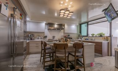 Casa de lujo en venta con alberca 5 habitaciones Residencial Victoria; Expo