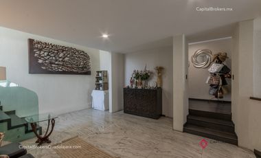 Casa de lujo en venta con alberca 5 habitaciones Residencial Victoria; Expo