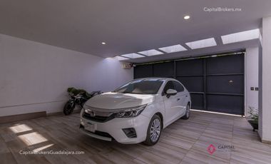 Casa de lujo en venta con alberca 5 habitaciones Residencial Victoria; Expo