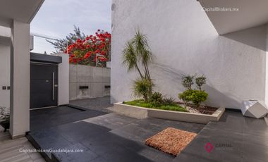 Casa de lujo en venta con alberca 5 habitaciones Residencial Victoria; Expo