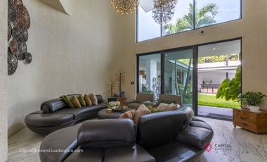 Casa de lujo en venta con alberca 5 habitaciones Residencial Victoria; Expo