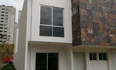 Casa con jardín y vigilancia en renta – Camino Nuevo a Huixquilucan