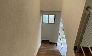 Casa con jardín y vigilancia en renta – Camino Nuevo a Huixquilucan