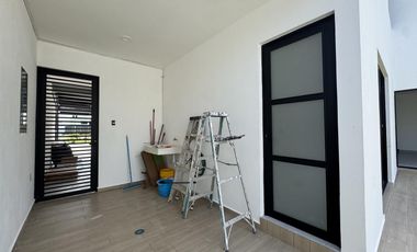 CASA CON ALBERCA EN VENTA EN PALMAS GREEN