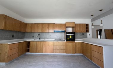 CASA CON ALBERCA EN VENTA EN PALMAS GREEN