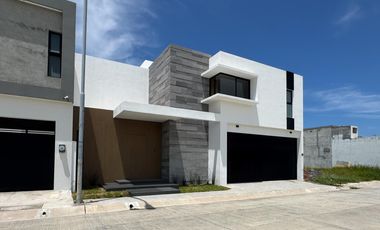 CASA CON ALBERCA EN VENTA EN PALMAS GREEN
