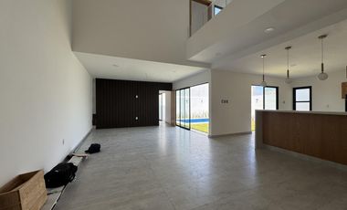 CASA CON ALBERCA EN VENTA EN PALMAS GREEN