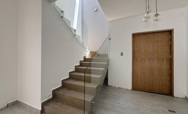 CASA CON ALBERCA EN VENTA EN PALMAS GREEN