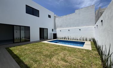 CASA CON ALBERCA EN VENTA EN PALMAS GREEN