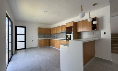CASA CON ALBERCA EN VENTA EN PALMAS GREEN