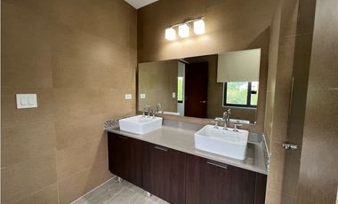 VENTA EN RIVER VALLEY CASA ESQUINERA EN PANAM PACFICO MLD