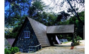 VENTA DE HOTEL EN EL VALLE DE ANTÓN CON HERMOSAS CABAÑAS 5000m2 JP