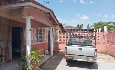 SE VENDE CASA DE ESQUINA EN ARRAIJAN