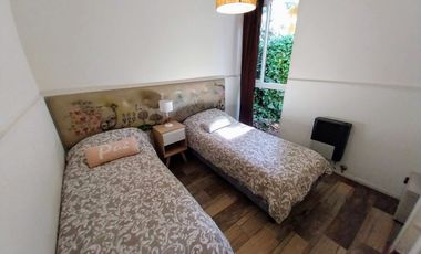 Venta Casa 3 ambientes + dpto 2 amb Bosque P.Ramos