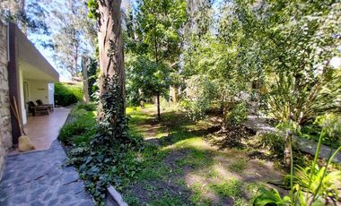 Venta Casa 3 ambientes + dpto 2 amb Bosque P.Ramos