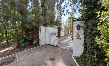 Venta Casa 3 ambientes + dpto 2 amb Bosque P.Ramos