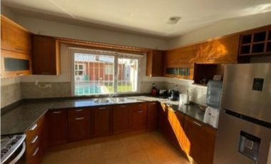 VENTA CASA NIVEL GERENCIAL 4 DORMITORIOS PLOTTIER
