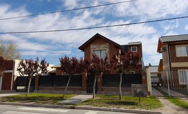 VENTA CASA NIVEL GERENCIAL 4 DORMITORIOS PLOTTIER