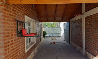 VENTA CASA NIVEL GERENCIAL 4 DORMITORIOS PLOTTIER